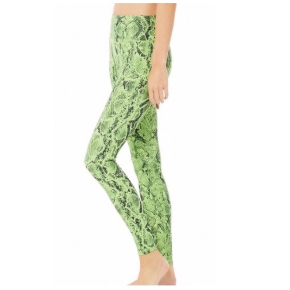 Alo Yoga High Waist Vapor Leggings. - Picture 3 of 7